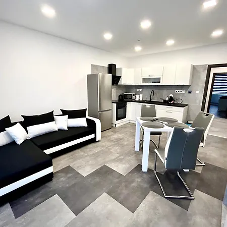 Apartmany Premium Se Soukromym Parkovanim Ceska Lipa Exterior photo