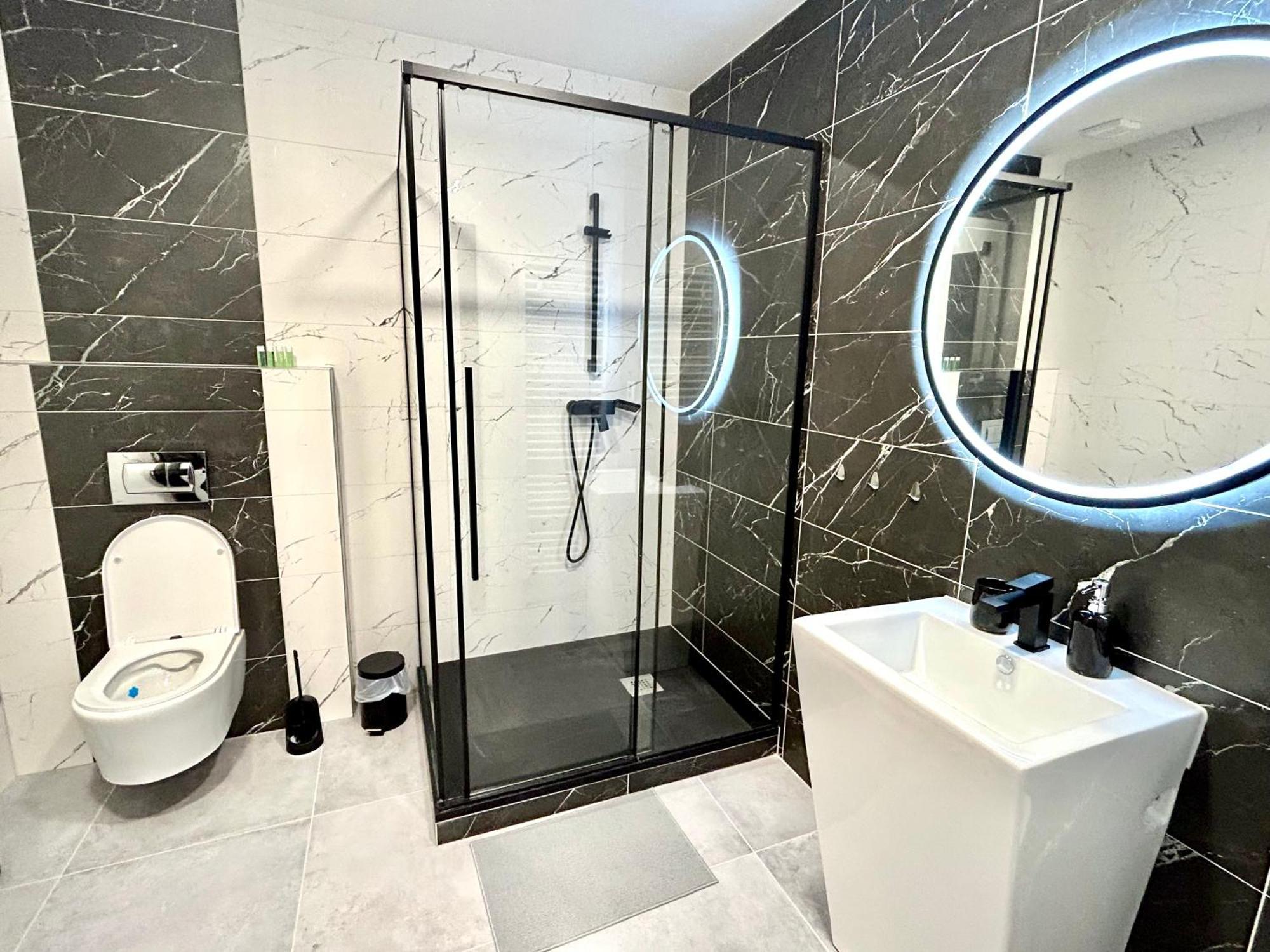 Premium Se Soukromym Parkovanim Apartment *