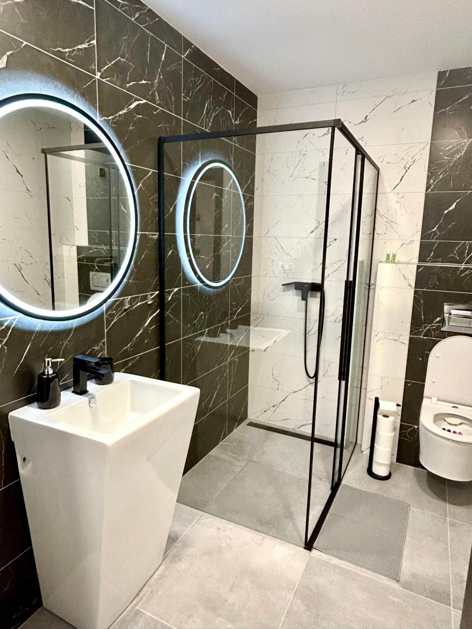 Premium Se Soukromym Parkovanim Apartment