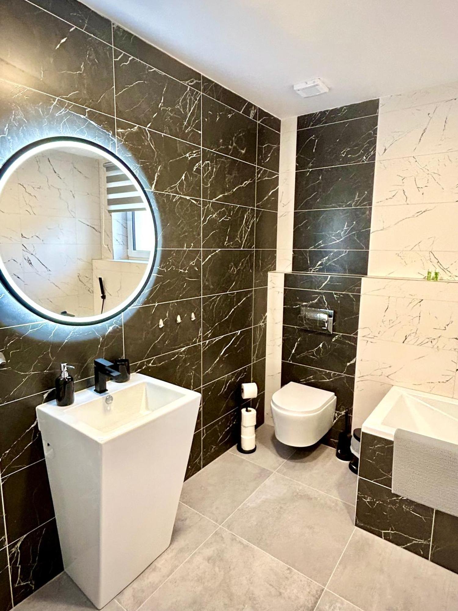 Premium Se Soukromym Parkovanim *